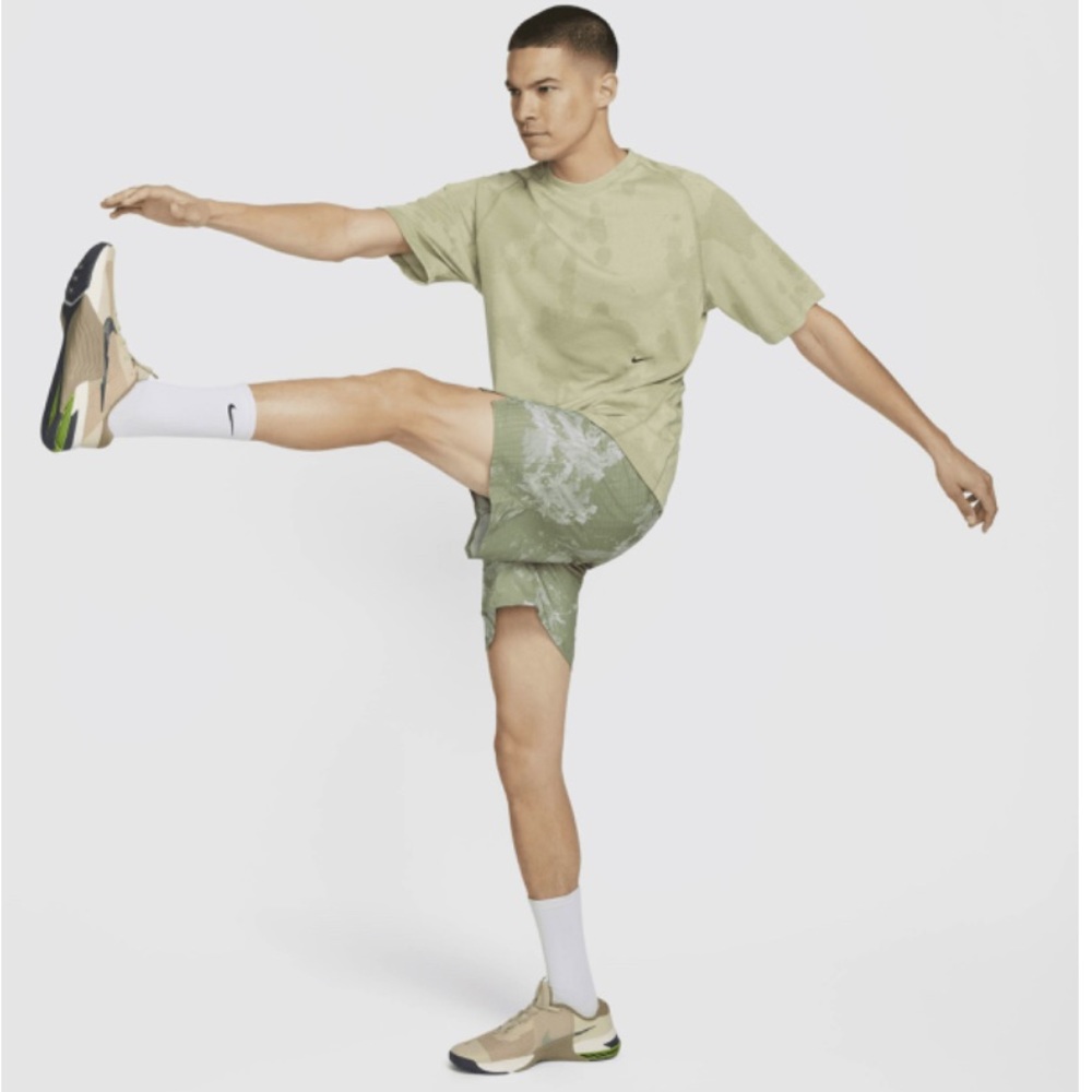 Men's M Nike Dri-FIT ADV A.P.S. Unlined Versatile Athletic Shorts DX6877-386